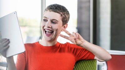 Frau macht ein Selfie