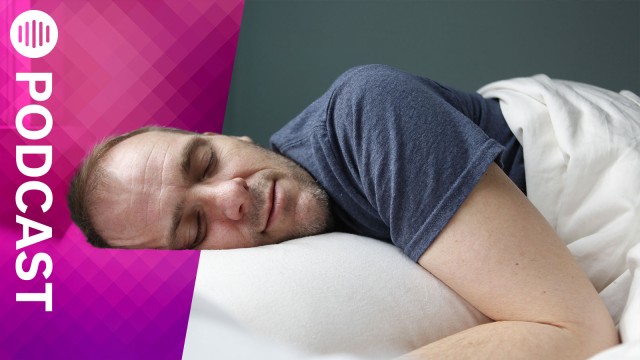 Mann schläft
