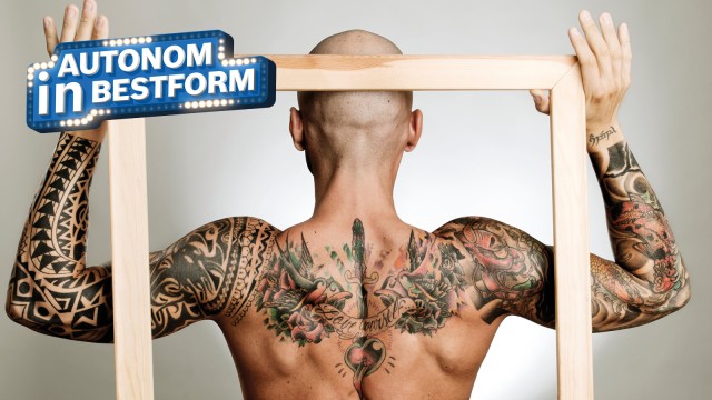 Rücken eines tätowieren Mannes