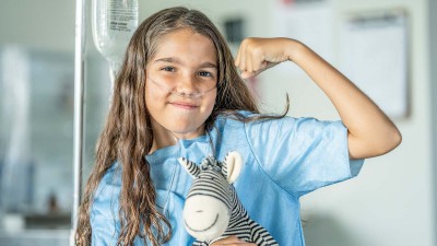 junges Mädchen im Krankenhaus