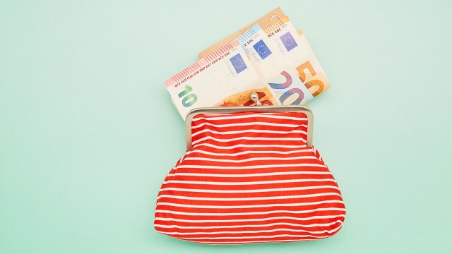 Geldscheine in einer Tasche