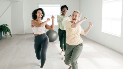 Frauen im Sportkurs