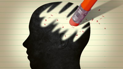 Zeichnung eines Kopfes, bei dem mit dem Radiergummi am Ende eines Bleistiftes die Farbe ausradiert wird.