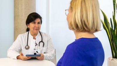 Dr. Marcela Winkler mit Patientin