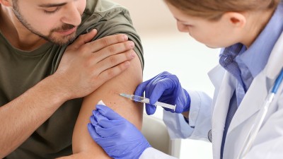 Medizinisches Fachpersonal im Reinraum