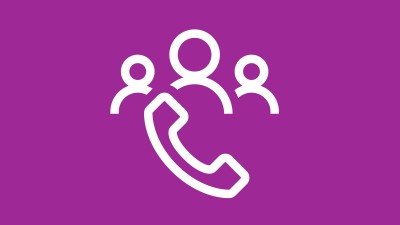 Icon mit drei Personen und einem Telefon. Der Hintergrund ist lila. 