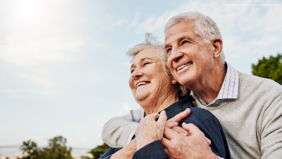 Älteres glückliches Pärchen