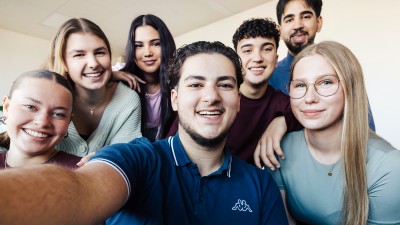 Selfie einer Gruppe von 7 Personen.