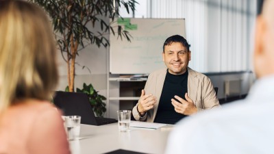 Personen in einer Besprechung